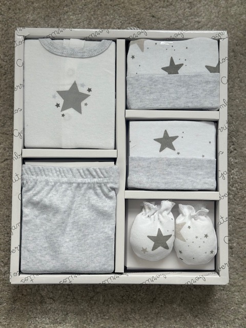 CANASTILLA SET RECIEN NACIDO GRIS