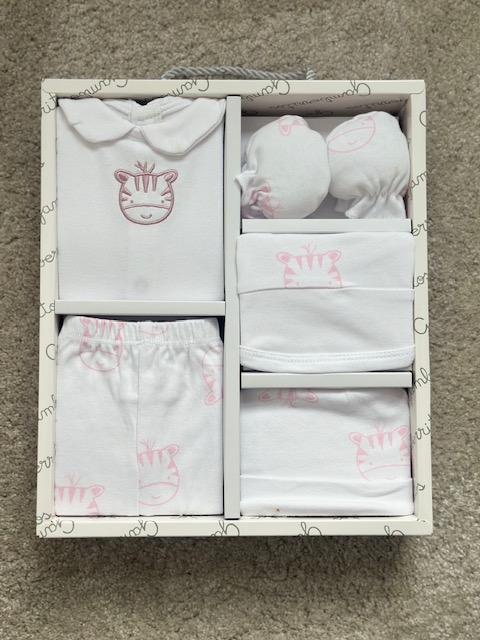 Set primera puesta bebé rosa 5 piezas – 100% algodón con dibujo de cebra