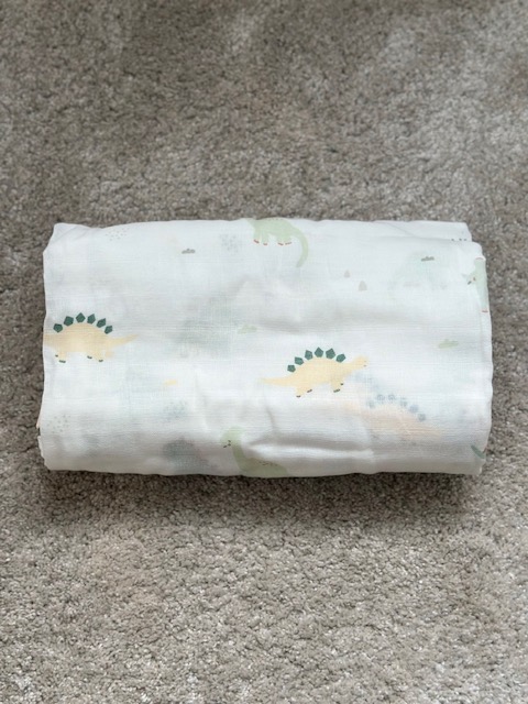 Muselina bebé de algodón con estampado de dinosaurios – suave y transpirable